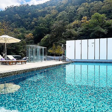 知本金联世纪酒店 Wenquan 外观 照片 The swimming pool at the resort