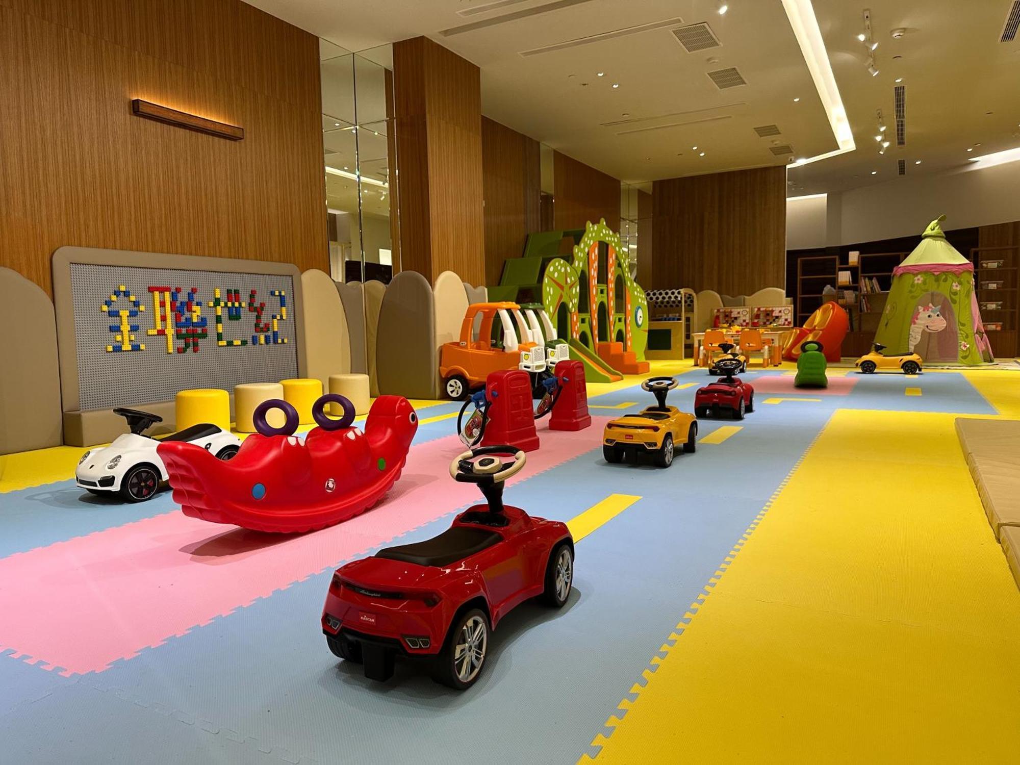 知本金联世纪酒店 Wenquan 外观 照片 The Children's Club at the Ritz-Carlton, Hong Kong